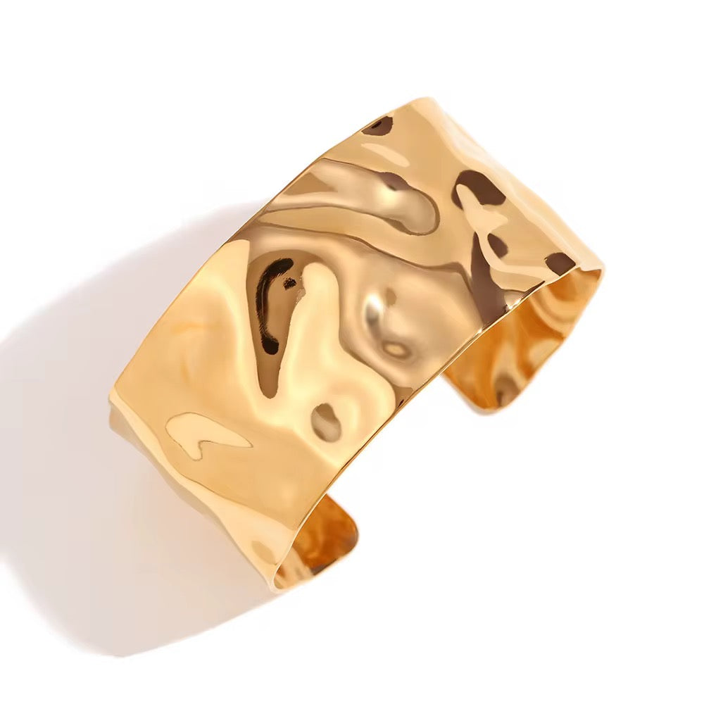 I C O N I C Crush Bracelet Cuff