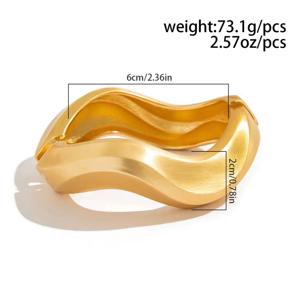 B A I L E Y Brushed Wave Bangle